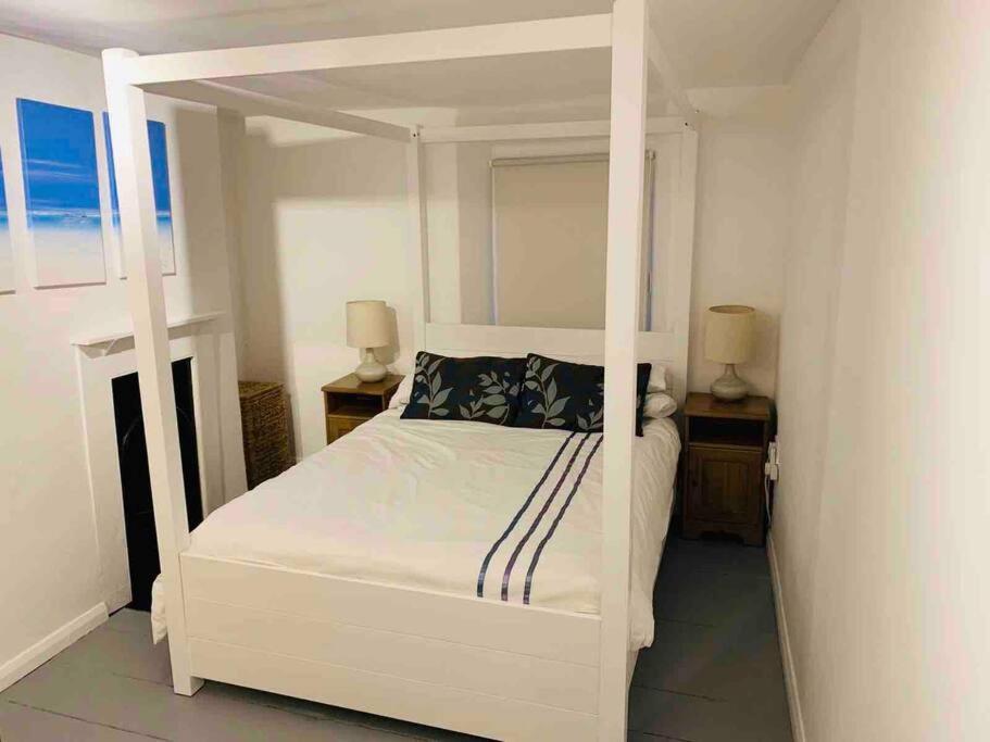 אילפרקומב Cosy Private Cottage Near Beach מראה חיצוני תמונה