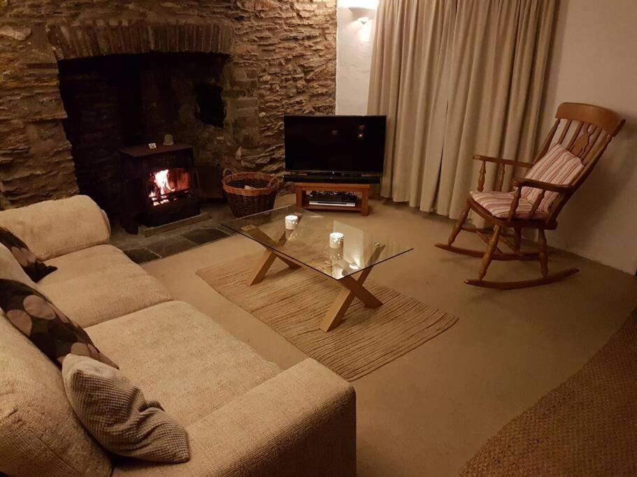 אילפרקומב Cosy Private Cottage Near Beach מראה חיצוני תמונה