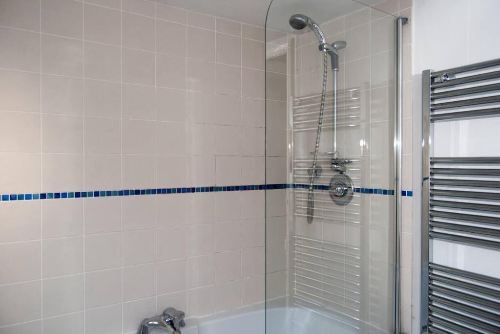 אילפרקומב Cosy Private Cottage Near Beach מראה חיצוני תמונה